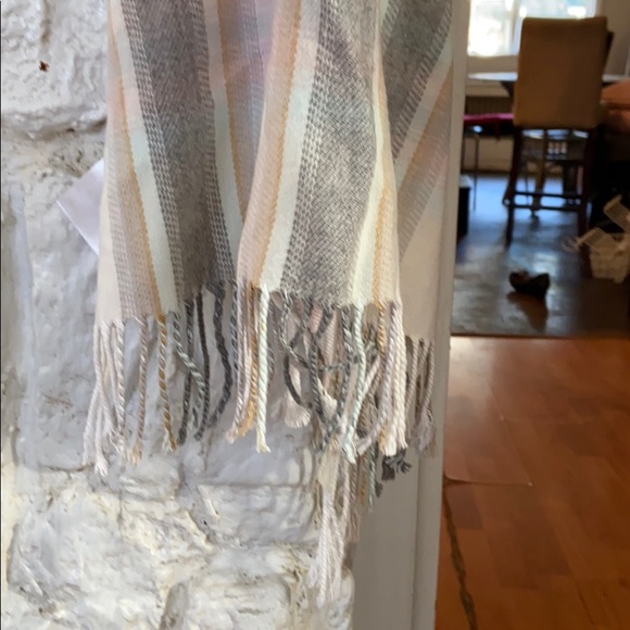 Beautiful soft pashmina. - Picture 2 of 3